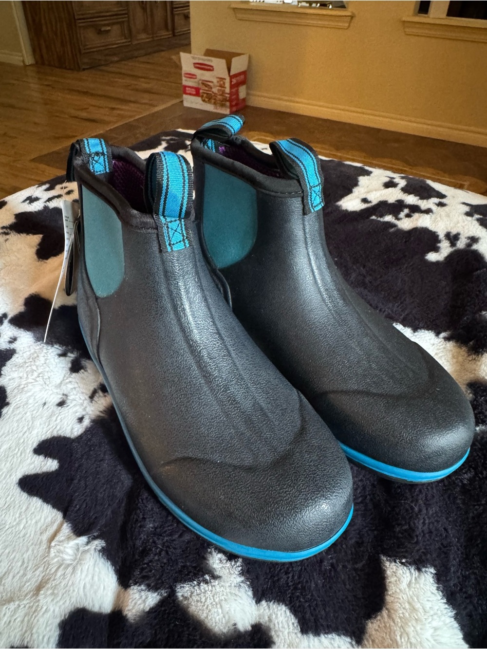 Women's 6-inch rubber boots